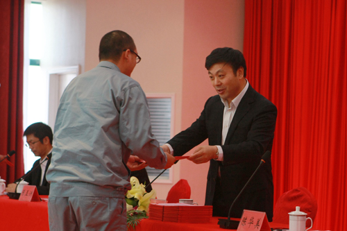 2012年上半年度優秀員工表彰大會勝利召開